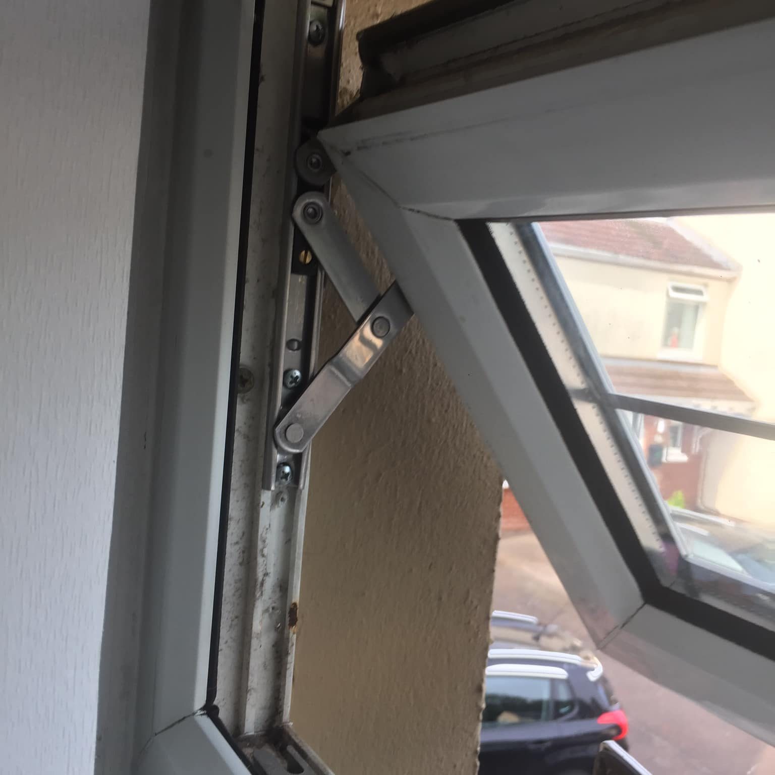Opening hinge of top window